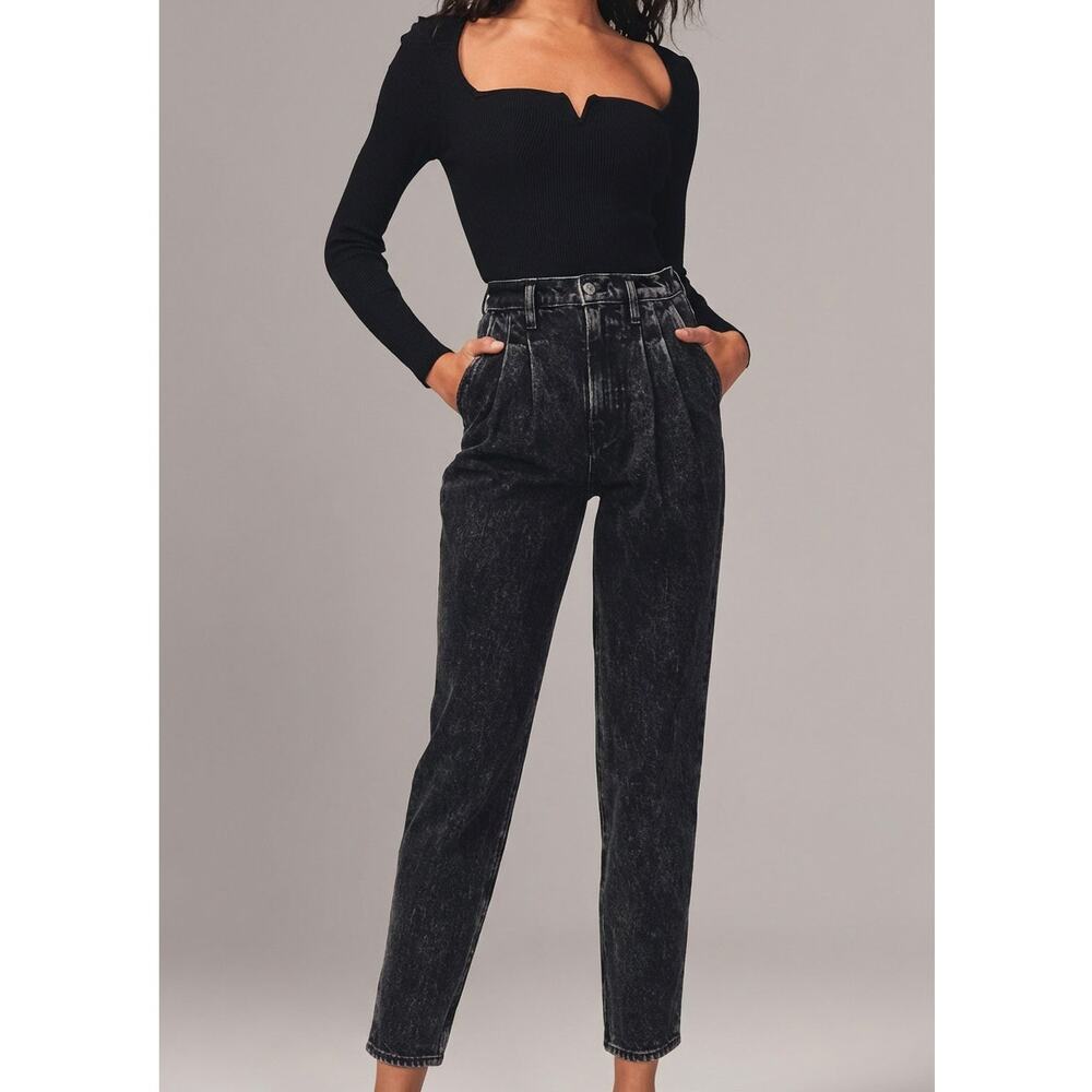 Abercrombie The 80s Mom Fit Ultra High-Rise Black Jeans, size 24/00s